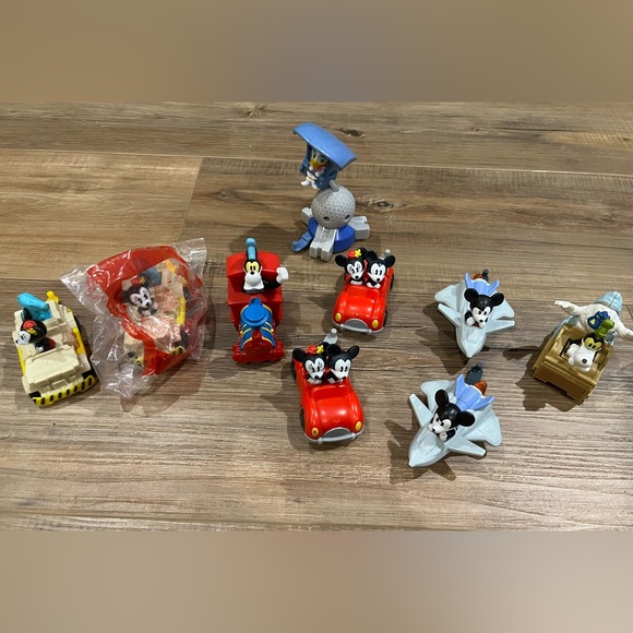 McDonald’s 2020 Happy Meal Disney Runaway Train Set of 11 MickeyMinnieGoofyDaisy - Picture 3 of 12
